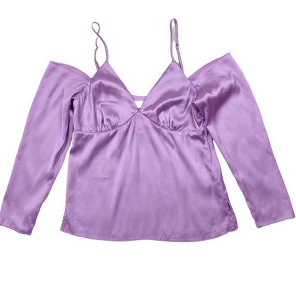 WAYF Mauve Lilac Satin Long Sleeve Cold Shoulder V-Neck Top - Picture 3 of 6
